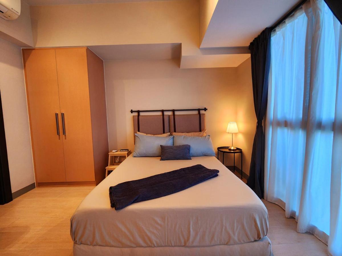 Spacious 7U Homey Unit Steps Away From Uptown Mall And Mitsukoshi Mall Free Parking With Washer Manila Exterior photo