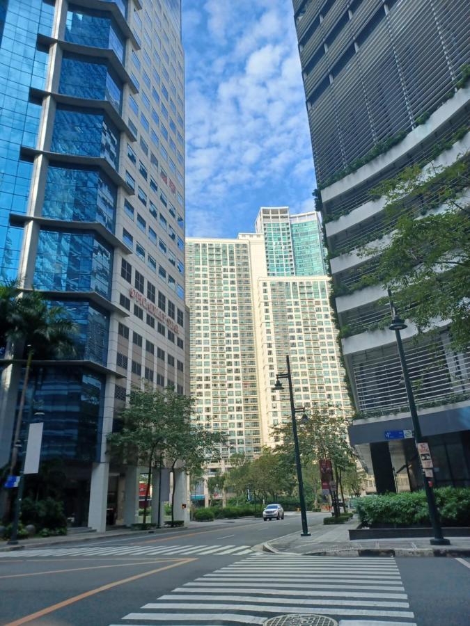 Spacious 7U Homey Unit Steps Away From Uptown Mall And Mitsukoshi Mall Free Parking With Washer Manila Exterior photo