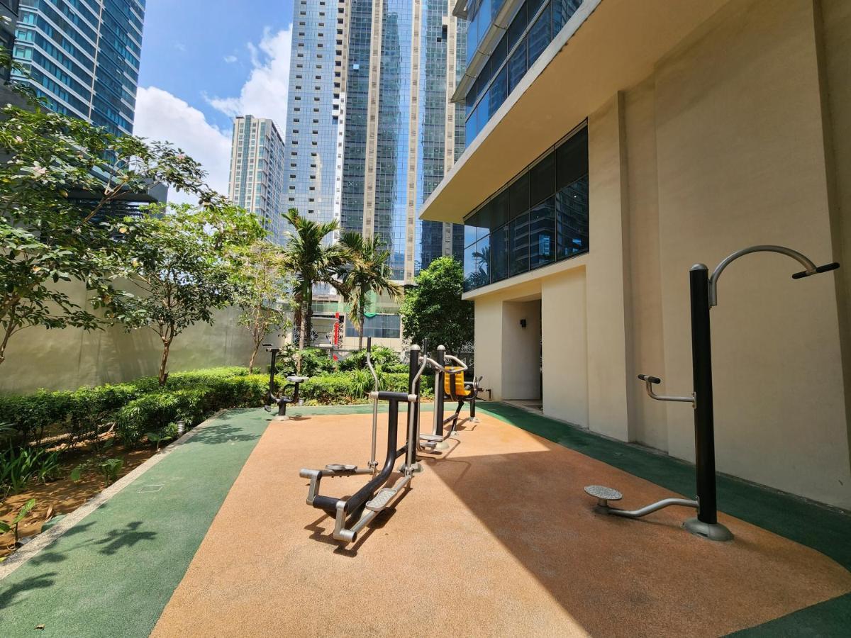 Spacious 7U Homey Unit Steps Away From Uptown Mall And Mitsukoshi Mall Free Parking With Washer Manila Exterior photo