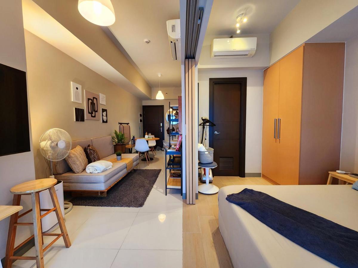 Spacious 7U Homey Unit Steps Away From Uptown Mall And Mitsukoshi Mall Free Parking With Washer Manila Exterior photo