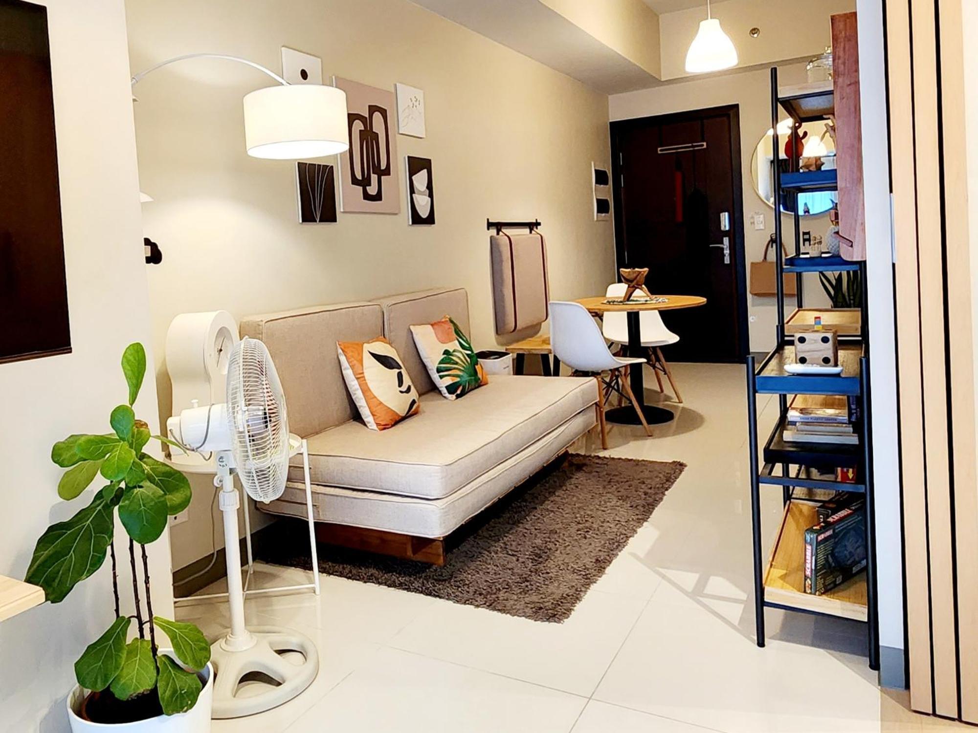Spacious 7U Homey Unit Steps Away From Uptown Mall And Mitsukoshi Mall Free Parking With Washer Manila Exterior photo